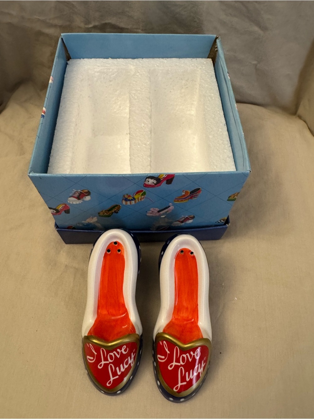 Vintage 1999 I Love Lucy High Heel Shoe Salt & Pepper Shakers Vandor - Picture 2 of 6